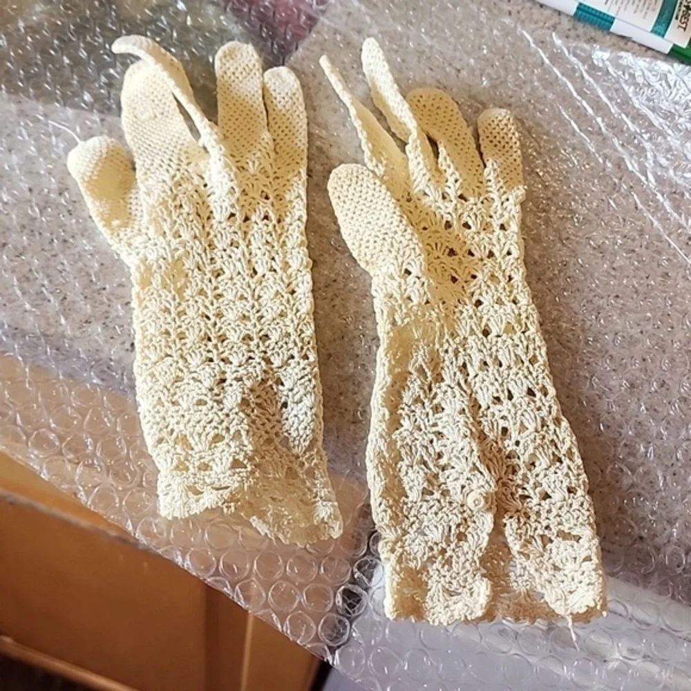 Vintage Cream Crochet Gloves Size 7 Openwork Lace Bridal Tea Party Cottagecore M